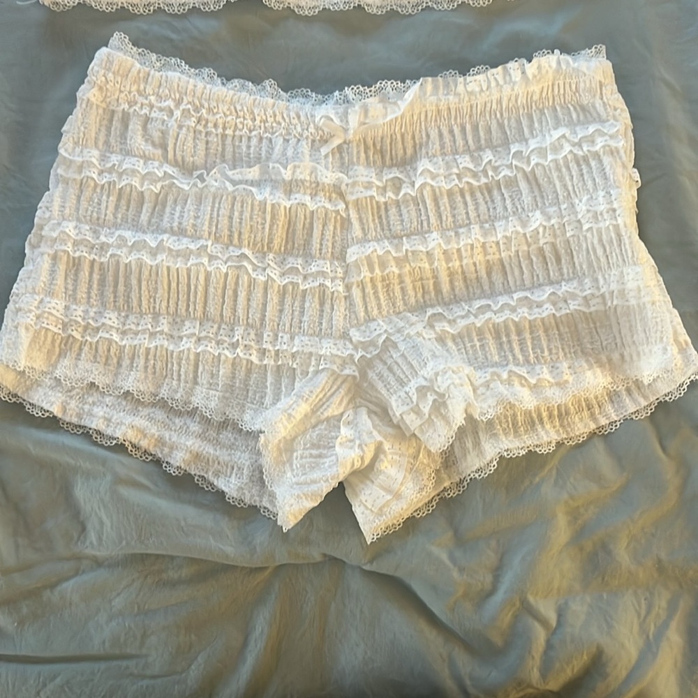 Set - Picture 2 of 4